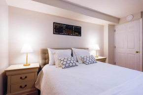 1,200sq ft comfy home, perfect location, luxury bedding, feels like home!